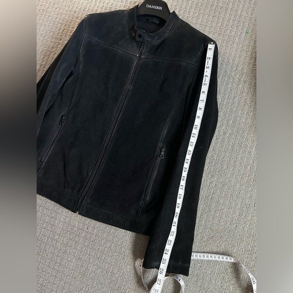 Danier Men’s Suede Jacket in Black.  Size Medium. - Picture 7 of 7